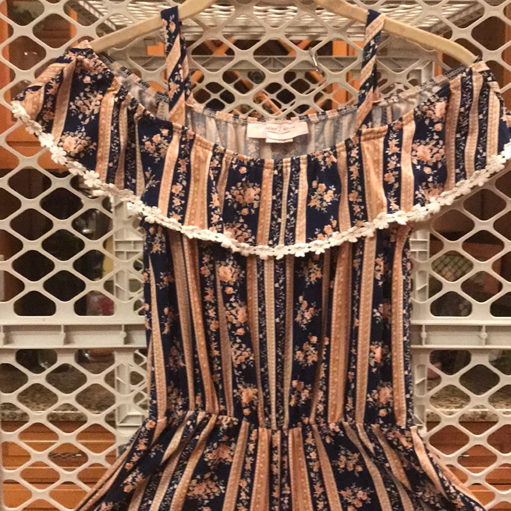 Girls size 12 cold shoulder wide 3/4 length